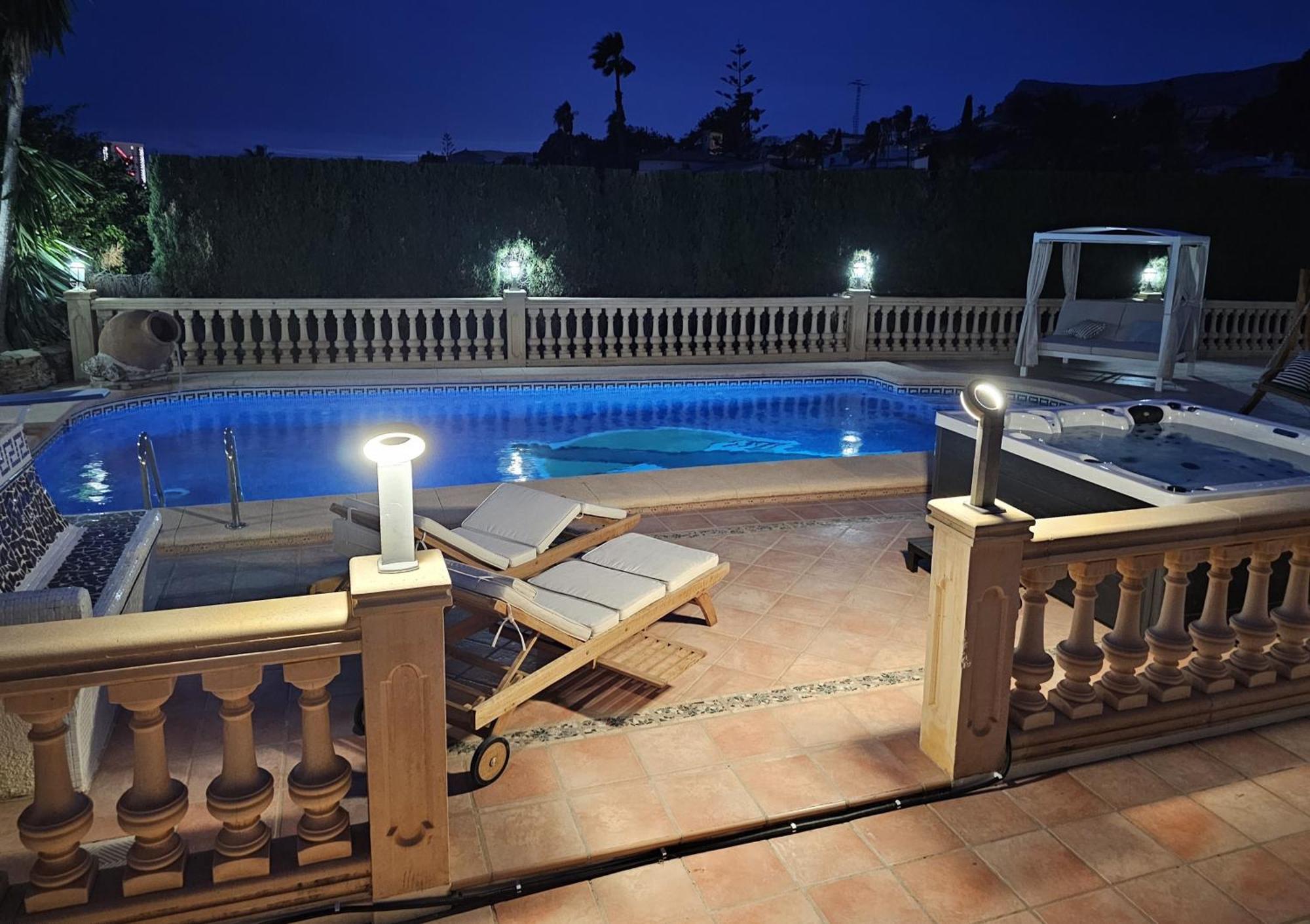 Luxury Villa - Pool, Hot Tub, Aircon, Tvs, Home Cinema, Office, Gbit Internet, Sports Equipment Calpe Esterno foto