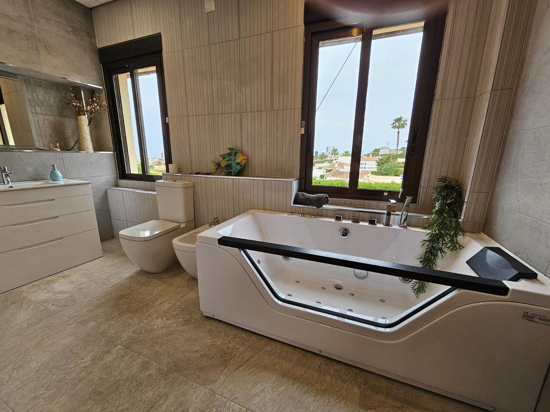 Luxury Villa - Pool, Hot Tub, Aircon, Tvs, Home Cinema, Office, Gbit Internet, Sports Equipment Calpe Esterno foto